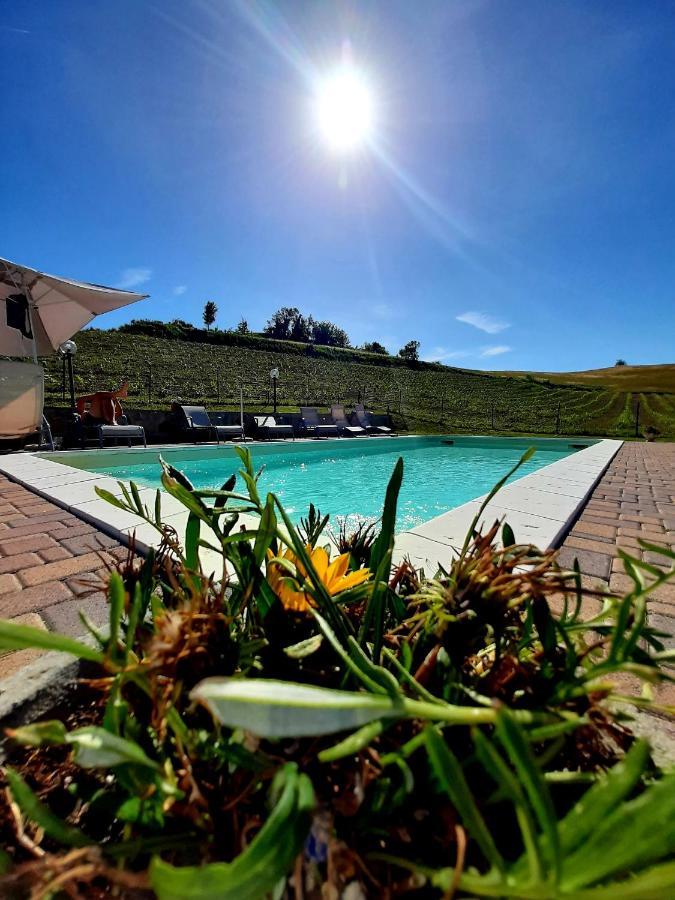 Agriturismo "Veritas" Bed & Wine Casaleggio Boiro Bagian luar foto