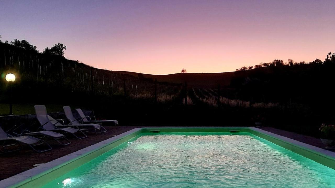 Agriturismo "Veritas" Bed & Wine Casaleggio Boiro Bagian luar foto