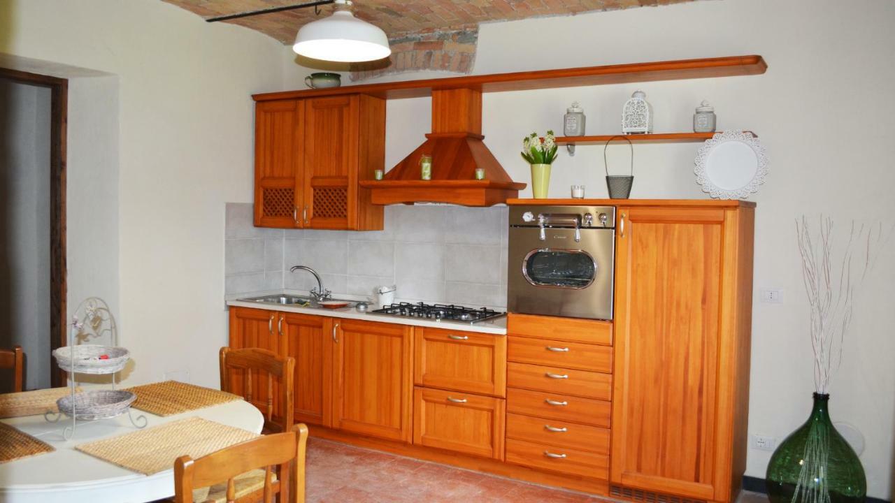 Agriturismo "Veritas" Bed & Wine Casaleggio Boiro Bagian luar foto