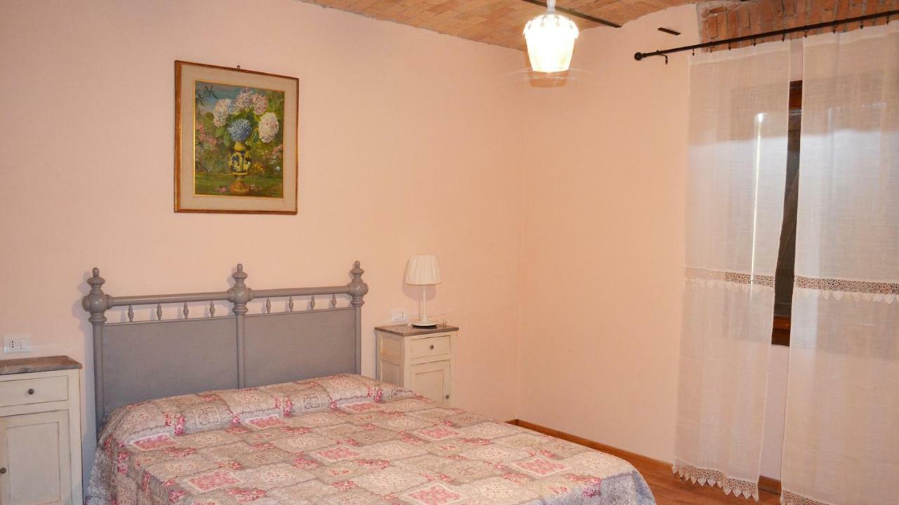 Agriturismo "Veritas" Bed & Wine Casaleggio Boiro Bagian luar foto