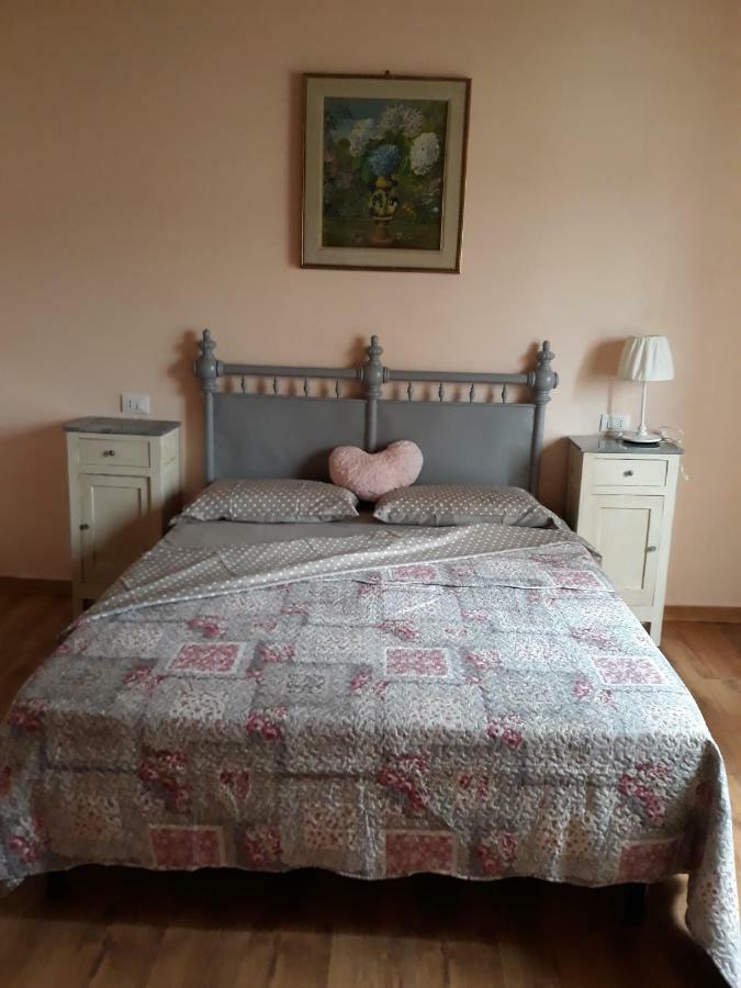 Agriturismo "Veritas" Bed & Wine Casaleggio Boiro Bagian luar foto
