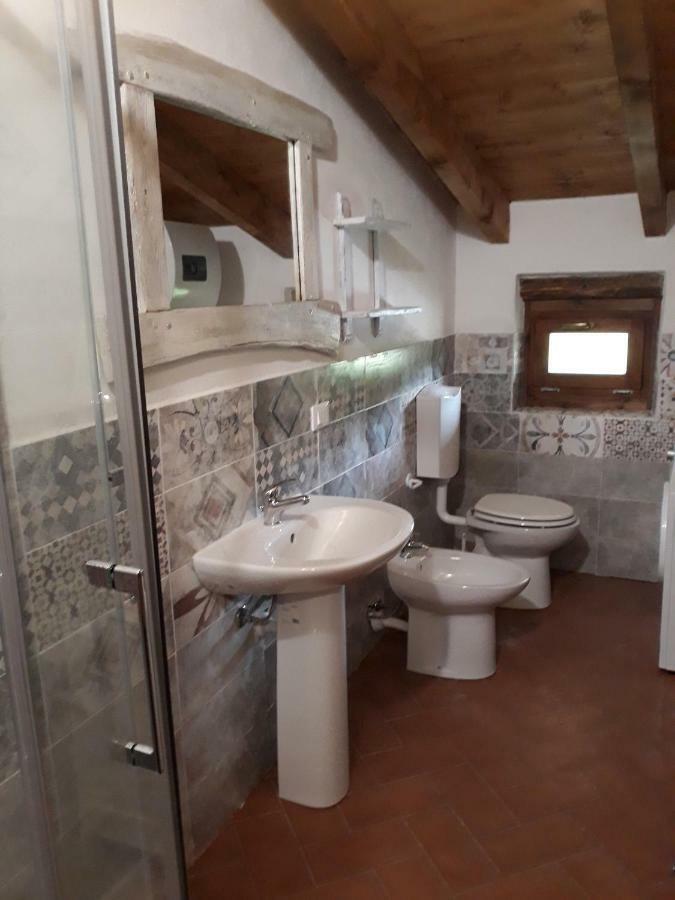 Agriturismo "Veritas" Bed & Wine Casaleggio Boiro Bagian luar foto