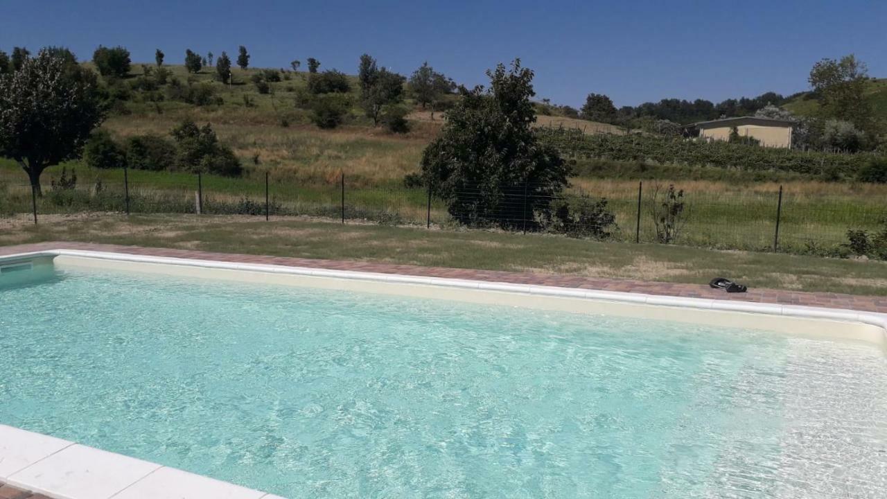 Agriturismo "Veritas" Bed & Wine Casaleggio Boiro Bagian luar foto