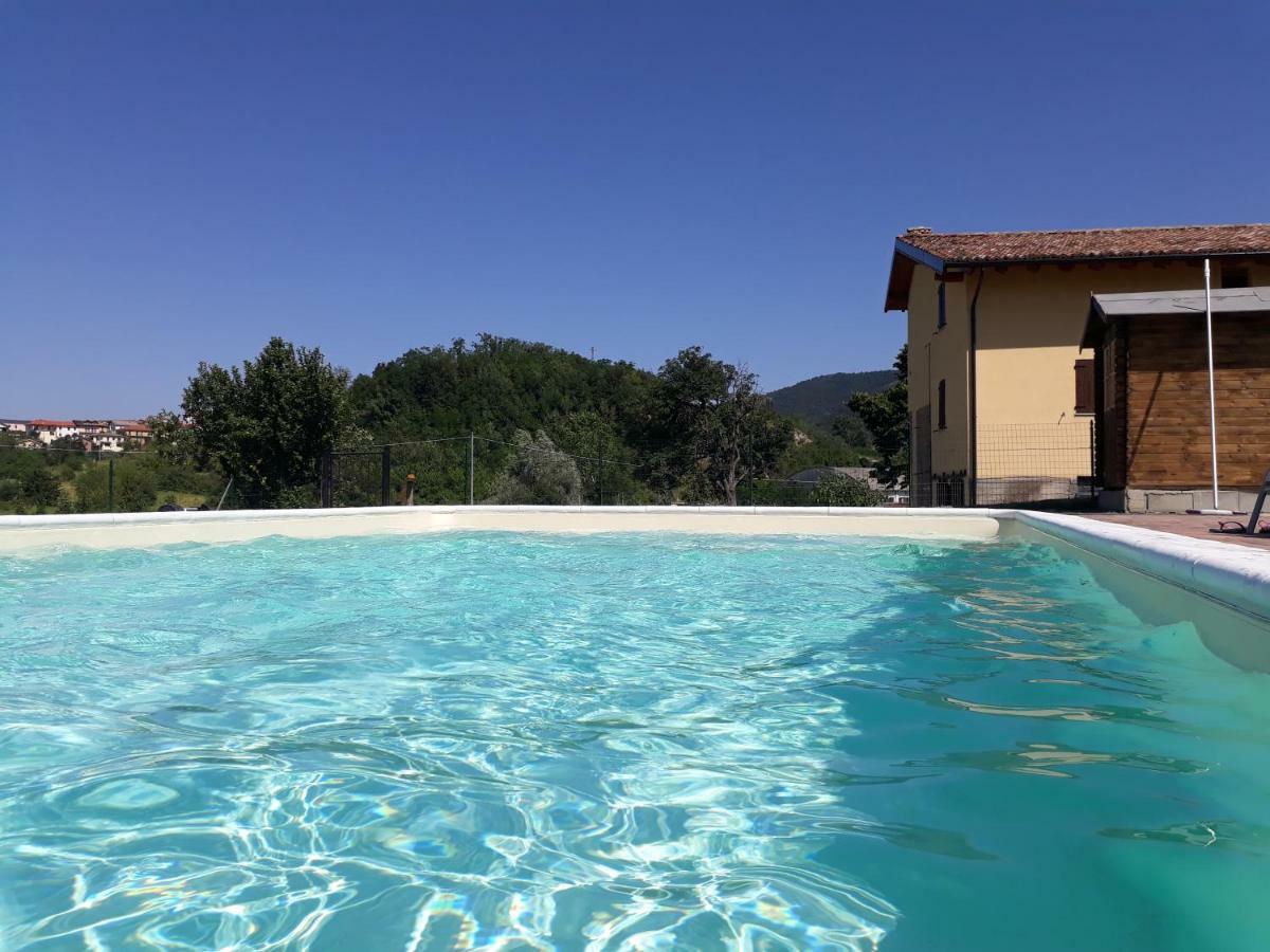 Agriturismo "Veritas" Bed & Wine Casaleggio Boiro Bagian luar foto