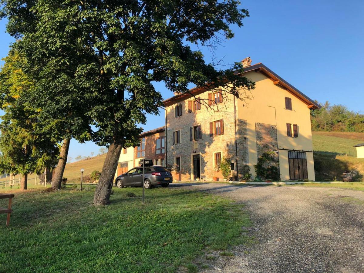 Agriturismo "Veritas" Bed & Wine Casaleggio Boiro Bagian luar foto